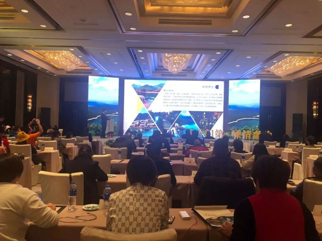 星空体育APP网站-三车相撞一人被困 广西贺州消防紧急救援(图3) 星空体育APP网站