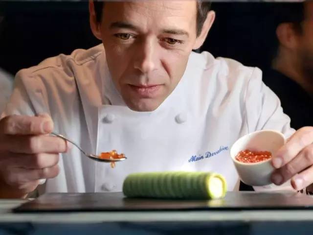 目前的情况,亚足联的官员昨天已经抵达上海【星空体育APP】(图1) 星空体育app下载