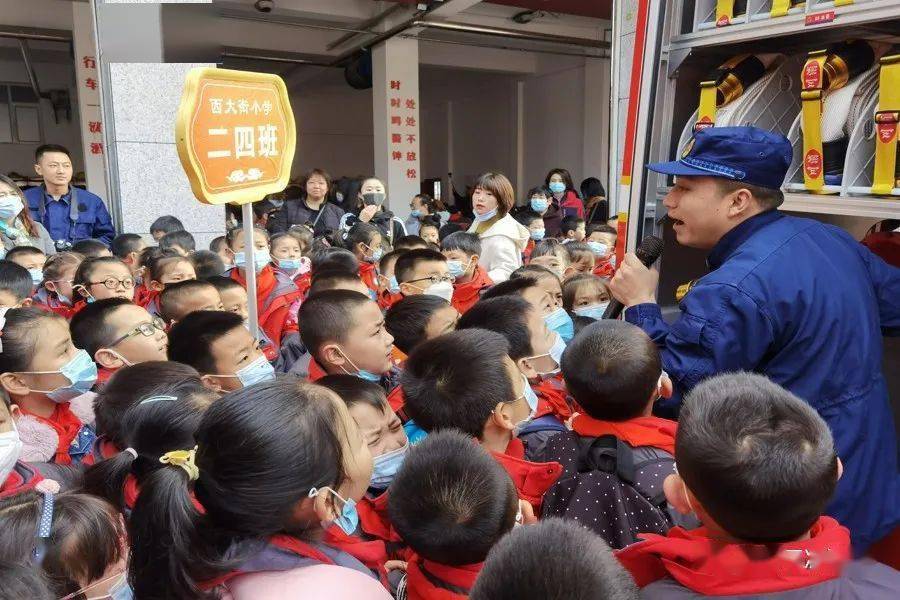 宁静“童”行——消防萌娃进“红门”感受奇妙“消防梦”-星空体育APP网站(图7)
宁静“童”行——消防萌娃进“红门”感受奇妙“消防梦”-星空体育APP网站(图7)