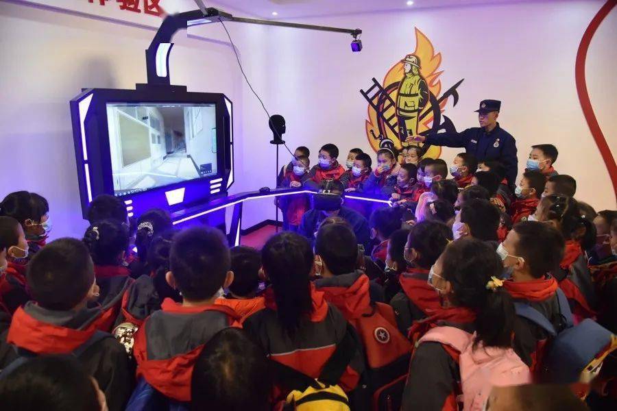 宁静“童”行——消防萌娃进“红门”感受奇妙“消防梦”-星空体育APP网站(图12)
宁静“童”行——消防萌娃进“红门”感受奇妙“消防梦”-星空体育APP网站(图12)